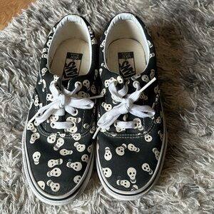 Vans, black with skulls, woman’s 7.5